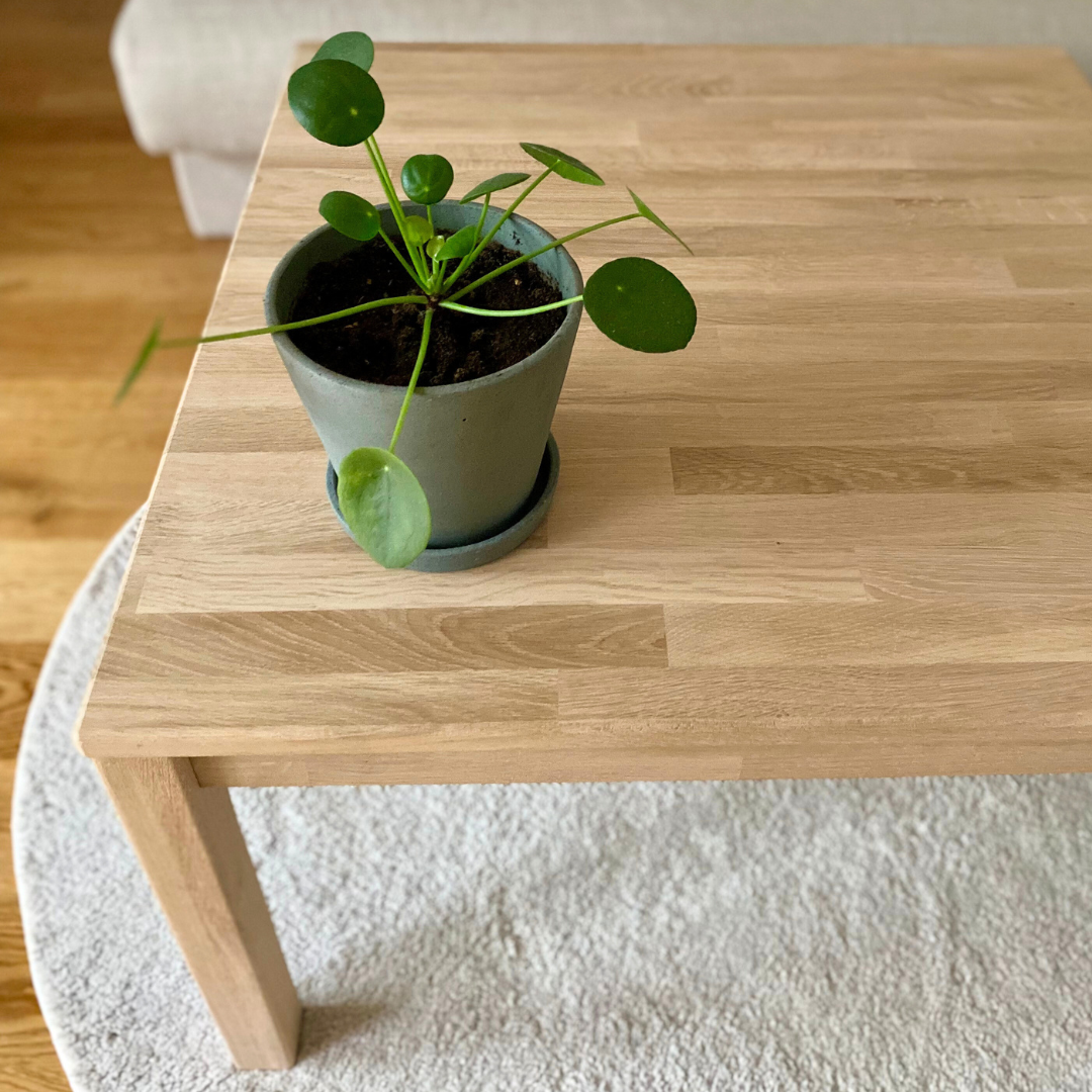 Sofabord i ubehandlet eg set forfra