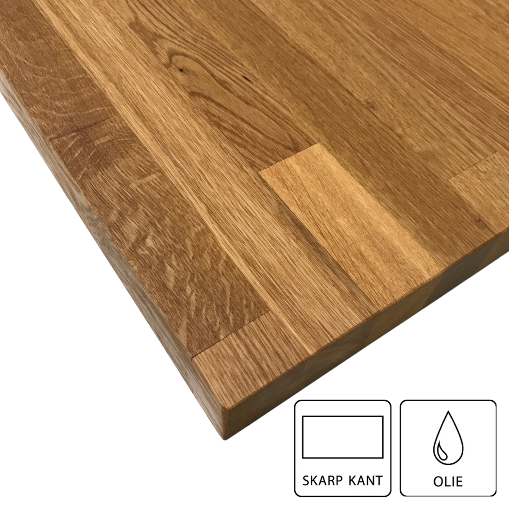 Bordplade i eg med skarp kant og olie set forfra