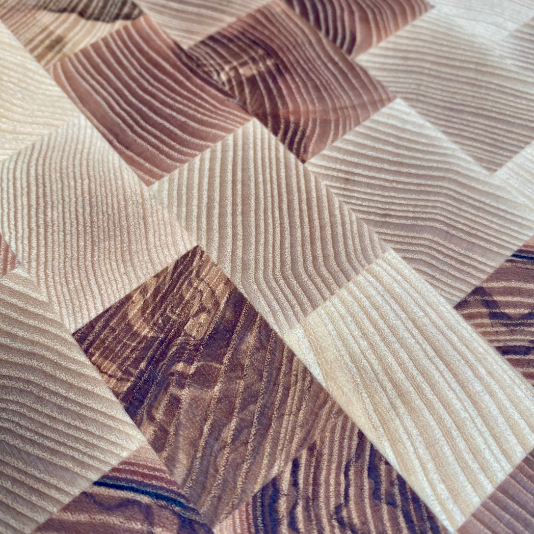 skærebræt i træ set tæt på