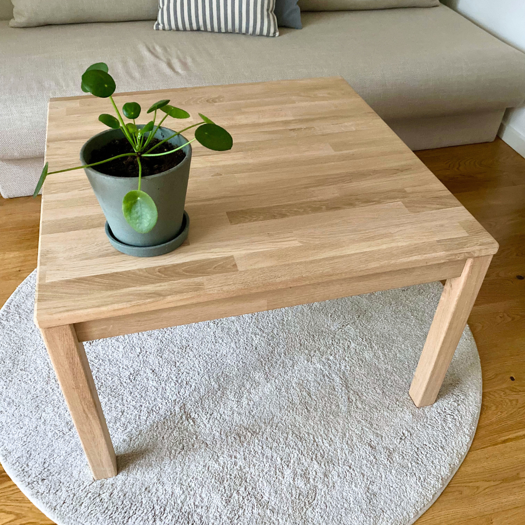 Sofabord i ubehandlet eg set oppefra