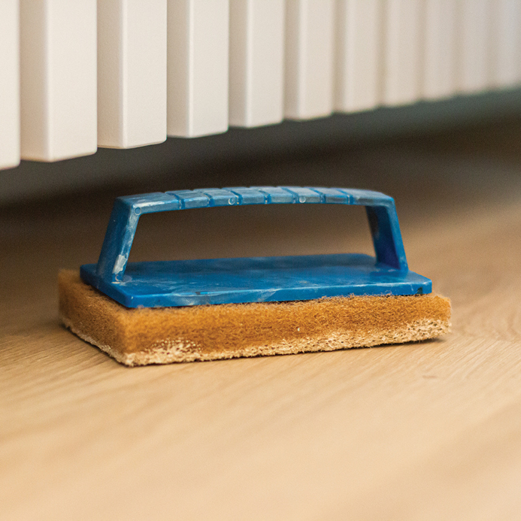 Scrubby Sæt til påføring af olieprodukter set i brug